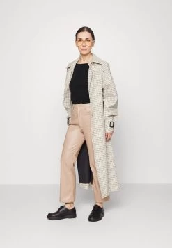 Pier One BLUE LIGHT UNISEX - Blue Light Brillen - Transparent 10 Pier One BLUE LIGHT UNISEX - Blue Light Brillen - Transparent -Pier One Verkaufsgeschäft 09ff02ccfd5e4d668df1ec1756fc96a5