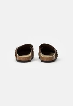 Pier One LEATHER UNISEX - Clogs - Brown 8 Pier One LEATHER UNISEX - Clogs - Brown -Pier One Verkaufsgeschäft 18a09b6c3e71439784e427988b058842