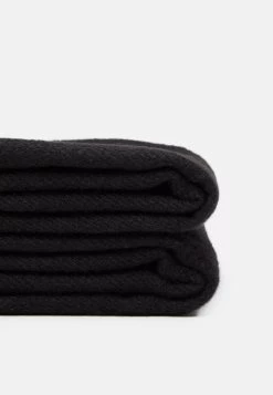 Pier One UNISEX - Schal - Black 8 Pier One UNISEX - Schal - Black -Pier One Verkaufsgeschäft 1a3ef4f2f2a44f909215ae85a2df8cb4