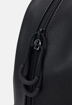 Pier One Tagesrucksack - Black -Pier One Verkaufsgeschäft 48f698003c0140bea0fd0ca3ad12d1f0