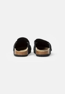 Pier One Pantolette Flach - Black 8 Pier One Pantolette Flach - Black -Pier One Verkaufsgeschäft 4d309a52050a4badb4012456e00dd92b