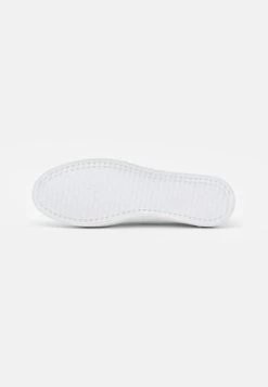 Pier One UNISEX - Slipper - White -Pier One Verkaufsgeschäft 559e8b1dcc1146f4ac3228e64e6c8bdb