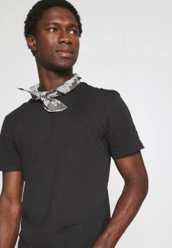 Pier One 3 PACK - T-Shirt Basic - Black/mottled Dark Grey/bordeaux 11 Pier One 3 PACK - T-Shirt Basic - Black/mottled Dark Grey/bordeaux -Pier One Verkaufsgeschäft ae9b9691c10949c5b4edc17929f8c13a