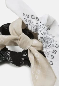 Pier One BANDANA UNISEX 3 PACK - Tuch - Black/white/beige -Pier One Verkaufsgeschäft c2ede95d3e4443e6ac8cd75fce932acc