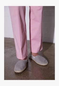 Pier One RENA ESPADRILLE UNISEX - Espadrille - White/blue -Pier One Verkaufsgeschäft c6887bca85d14b55a70a8c6745c09b3d