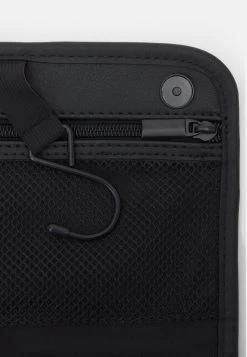 Pier One UNISEX - Kosmetiktasche - Black -Pier One Verkaufsgeschäft c7addbd3735e449b8900c642b6503c2b