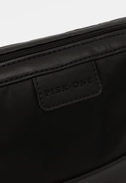 Pier One Kosmetiktasche - 802 - Black -Pier One Verkaufsgeschäft cf12d478a183443c857f16359a1e1e13