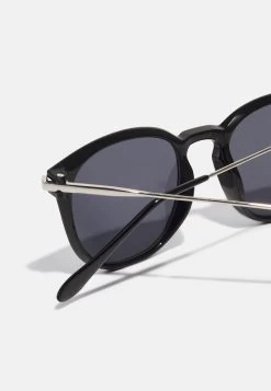 Pier One Sonnenbrille - Black 8 Pier One Sonnenbrille - Black -Pier One Verkaufsgeschäft e1238979fc144555bfd451a98b4e6bbf
