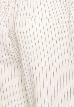 Pier One LINEN BLEND DRAWCORD SHORTS - Shorts - Off-white -Pier One Verkaufsgeschäft f49c7de0cfa048f4bc002dc26d1abcb2